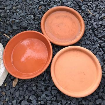 Oude Terracotta onderzetters schallen onder bloempot overige beschikbaar voor biedingen
