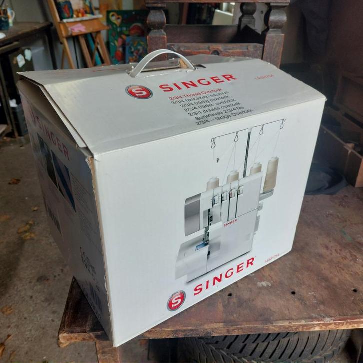 Singer Lockmachine - Nieuw in doos!, Hobby en Vrije tijd, Naaimachines en Toebehoren, Nieuw, Lockmachine, Singer, Ophalen