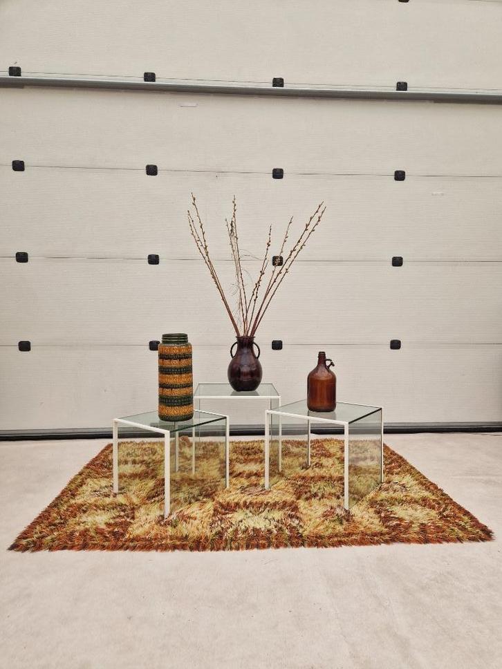 Vintage glazen nesting set met wit ijzeren frame, Huis en Inrichting, Tafels | Bijzettafels, Gebruikt, Vierkant, 45 tot 60 cm