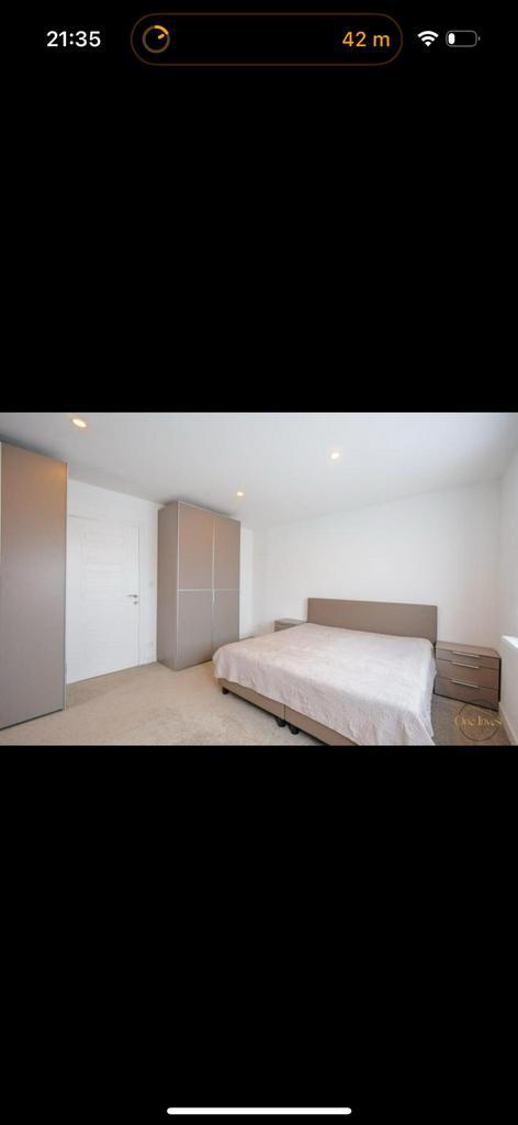Taupe kledingkast voor 600 euro, Huis en Inrichting, Kasten | Kledingkasten, Zo goed als nieuw, 200 cm of meer, 25 tot 50 cm, Ophalen of Verzenden