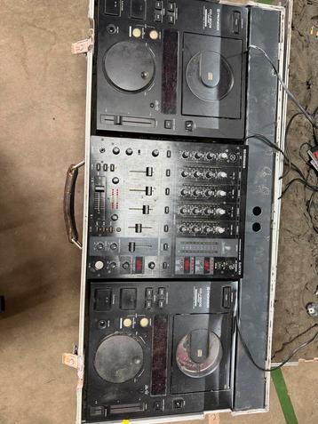 Vintage DJ Set: pioneer CDJ500 mk2 & Behringer DJX750 beschikbaar voor biedingen