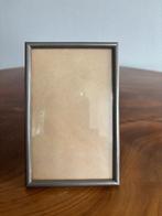 Vintage fotolijstje met metalen rand en glas 9*14., Ophalen of Verzenden