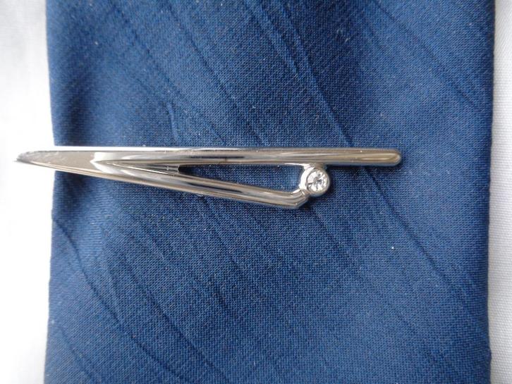 DASSPELD DASKLEM ZILVERKLEURIG V-VORM MET STRASS PARELTJE, Sieraden, Tassen en Uiterlijk, Overige Accessoires, Zo goed als nieuw