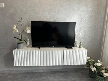 Moderne witte tv kast beschikbaar voor biedingen