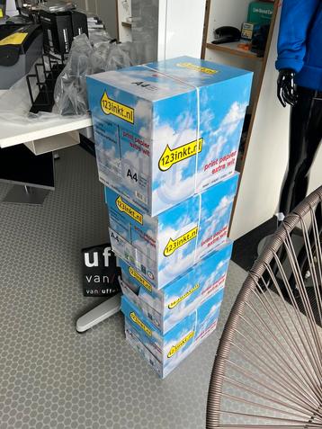 1 pak  papier 85 gram  los 4.95.- ipv 6.70 beschikbaar voor biedingen