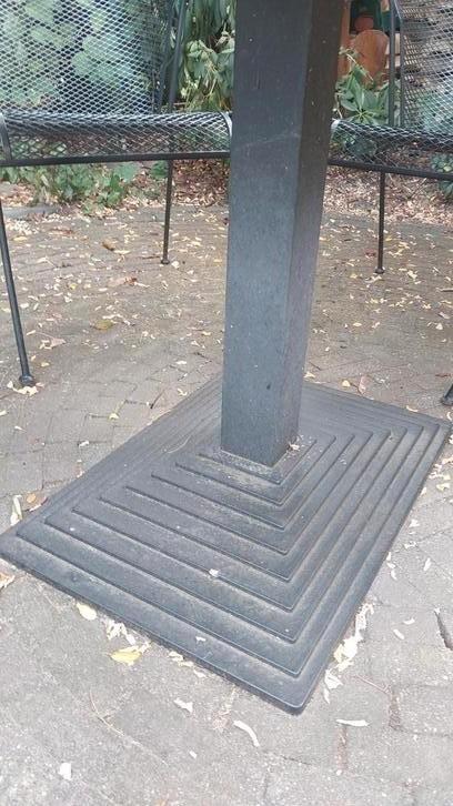 Schitterende zwart ijzeren tafelpoot., Tuin en Terras, Tuintafels, Zo goed als nieuw, Rond, Ophalen of Verzenden