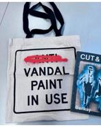 BANKSY Cut and Run - Boek en Tas, nieuw merchandise Set, Nieuw, Ophalen of Verzenden, Boek, Tijdschrift of Artikel, H