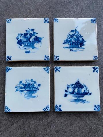 4 tegels uit Makkum Tichelaar aardewerk blauw fruitmand beschikbaar voor biedingen