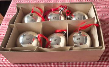 6 vintage kerstballen beschikbaar voor biedingen