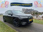 BMW iX xDrive40 High Executive 77 kWh Sportpakket / Panorama, Auto's, Automaat, Gebruikt, Zwart, Parkeerassistent