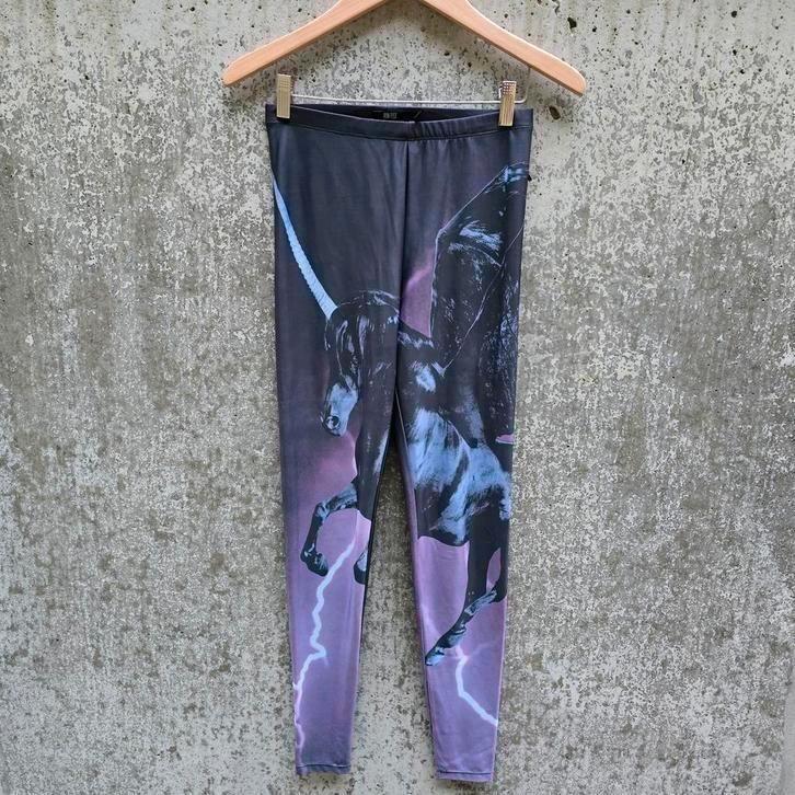Iron fist - paars - zwart eenhoorn pegasus legging maat S, Kleding | Dames, Leggings, Maillots en Panty's, Zo goed als nieuw, Legging