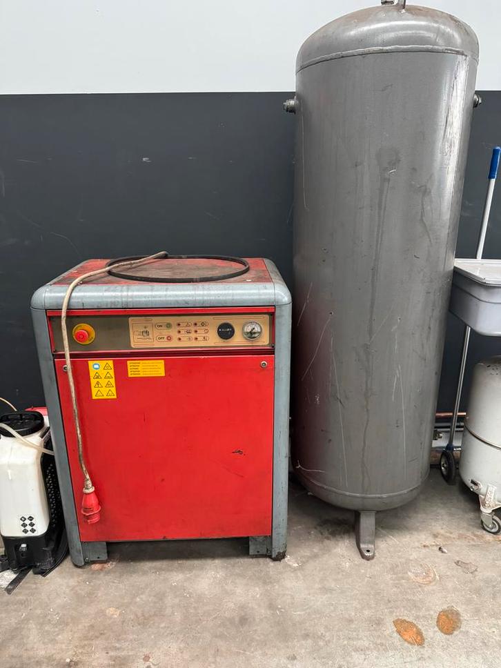 Compressor met ketel - Industrieel model, Doe-het-zelf en Verbouw, Compressors, Gebruikt, 6 tot 10 bar, 100 liter of meer, 400 tot 800 liter/min