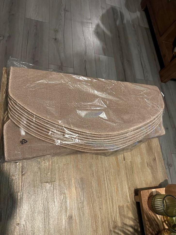 NIEUWE lichtbruine trapmatten - Set van 15 stuks,, Huis en Inrichting, Stoffering | Vloerbedekking, Nieuw, Tapijt, Beige, minder dan 10 m²