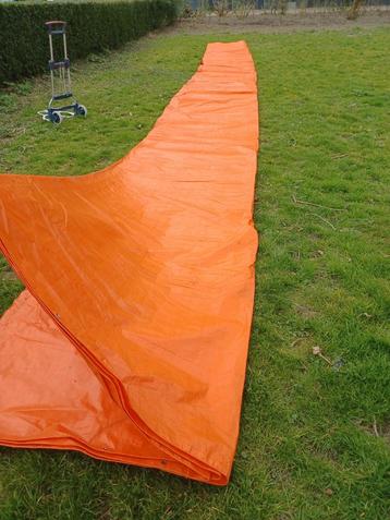 Groot Oranje Zeil - Gebruikt beschikbaar voor biedingen