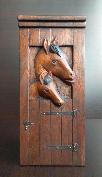 Uniek houten paneel met paardenmotief beschikbaar voor biedingen