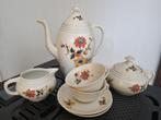 Plateel theepot met 2 koppen schotels en melk en suiker pot, Ophalen of Verzenden