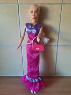 Barbie pop inclusief 3 outfits en accessoires, Ophalen of Verzenden, Zo goed als nieuw, Barbie
