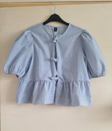 Gestreepte blouse maat M met strikjes en pofmouwen beschikbaar voor biedingen