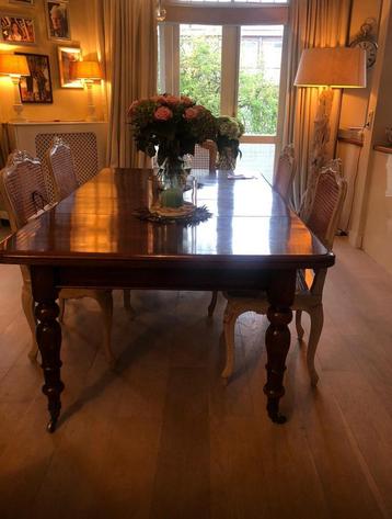 Antieke mahobie houten eettafel te koop beschikbaar voor biedingen