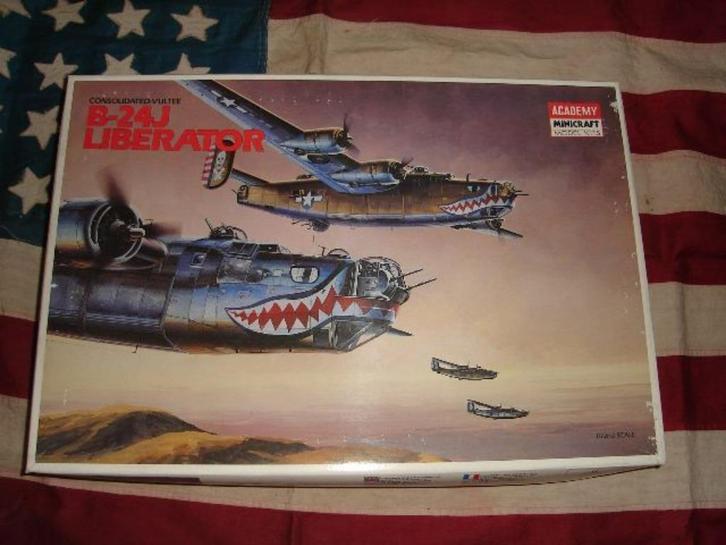 Academy B-24 J Liberator 1/72, Hobby en Vrije tijd, Modelbouw | Vliegtuigen en Helikopters, Zo goed als nieuw, Vliegtuig, 1:72 tot 1:144