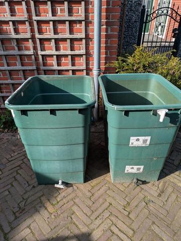2 regentonnen 2x300 liter  beschikbaar voor biedingen