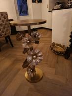 Gouden bijzettafel met bloemmotief - 80 cm hoog, Gebruikt, Metaal of Aluminium, Rond, Ophalen of Verzenden