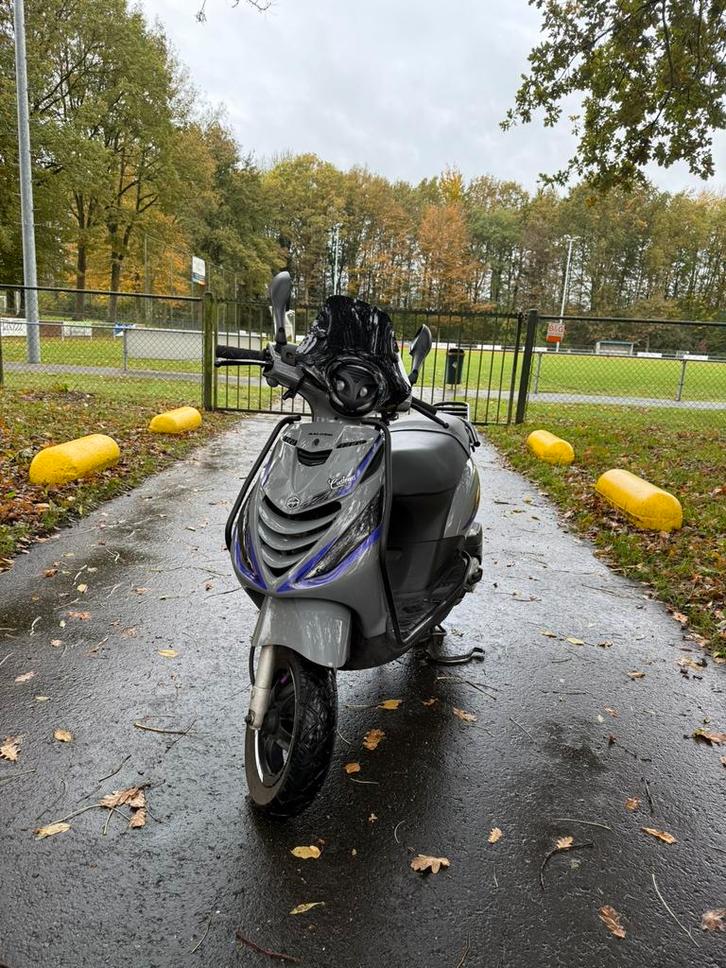 Piaggio zip 50cc 4takt, Fietsen en Brommers, Scooters | Piaggio, Zo goed als nieuw, Zip, Benzine, Ophalen