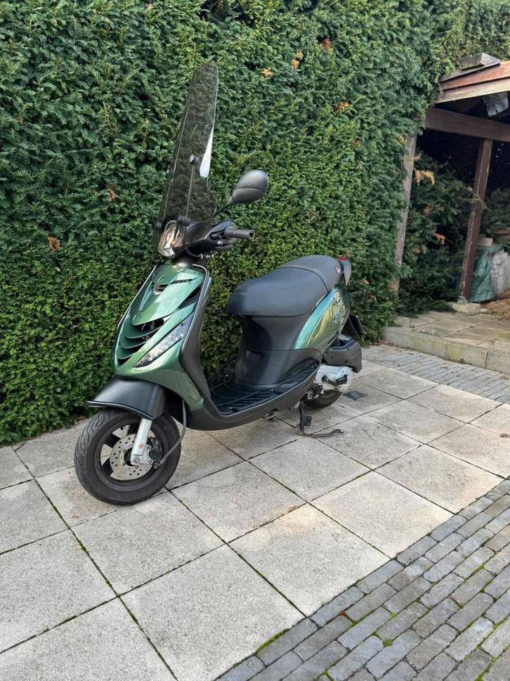Piaggio zip 2017 snor (zeer netjes), Fietsen en Brommers, Scooters | Piaggio, Zo goed als nieuw, Zip, Benzine, Ophalen of Verzenden