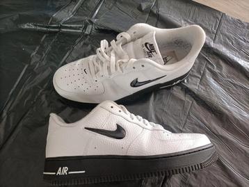 Nike Air Force 1 - maat 42,5 zitten iets ruimer beschikbaar voor biedingen