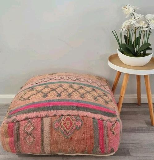Kelim poef,marokkaanse zitkussen, vintage vloerkussen, Huis en Inrichting, Banken | Voetenbanken en Poefen, Nieuw, 50 tot 75 cm