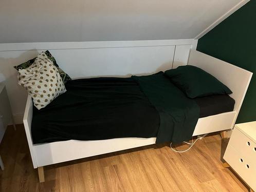 Bopita Lynn bed 90x200 incl matras en nachtkastje, Kinderen en Baby's, Kinderkamer | Bedden, Zo goed als nieuw, 180 cm of meer
