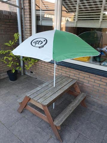 AXI zand- en watertafel picknicktafel kind met parasol beschikbaar voor biedingen