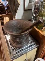 18e eeuws grote zware ijzeren vijzel, Antiek en Kunst, Antiek | Gereedschap en Instrumenten, Ophalen