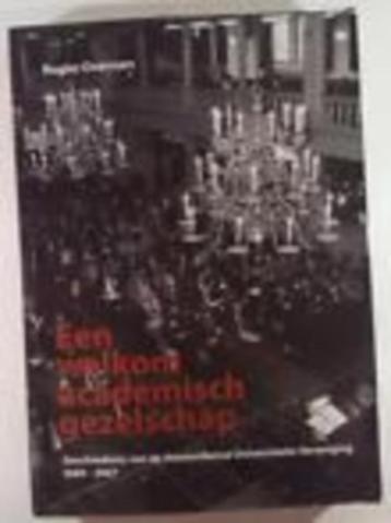 Een welkom academisch gezelschap beschikbaar voor biedingen
