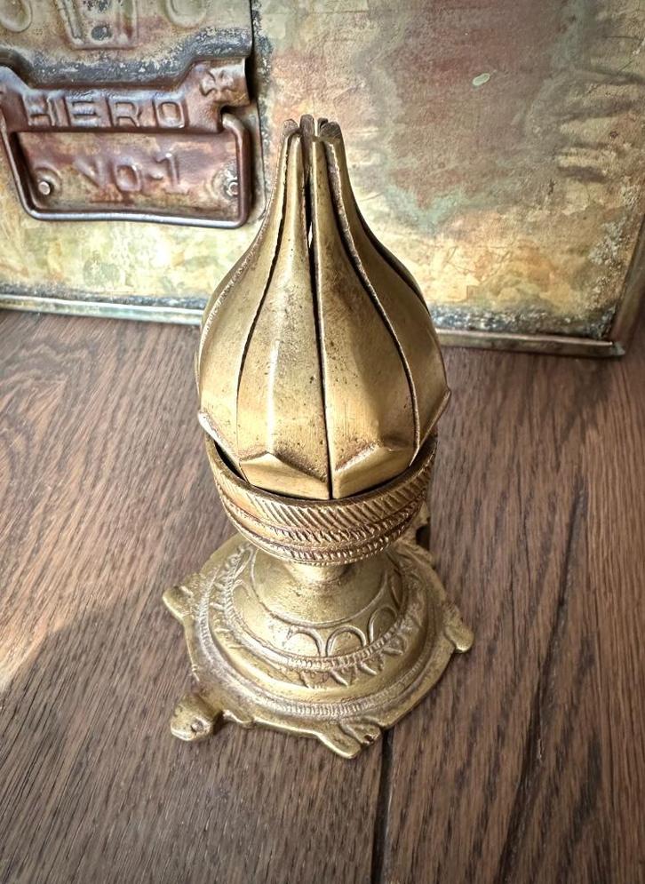 Mooie brons metalen wierook brander Lotus kandelaar curiosa, Antiek en Kunst, Curiosa en Brocante, Verzenden