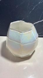 Kleine vaas van pols potten melkwit met parlemoer glans, Huis en Inrichting, Woonaccessoires | Vazen, Ophalen of Verzenden