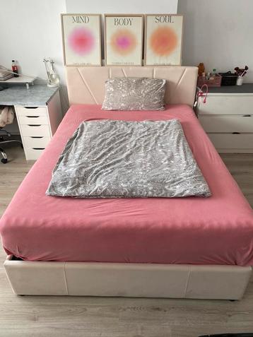 Moimhear King Size Gestoffeerd Bed met 4 Lades beschikbaar voor biedingen
