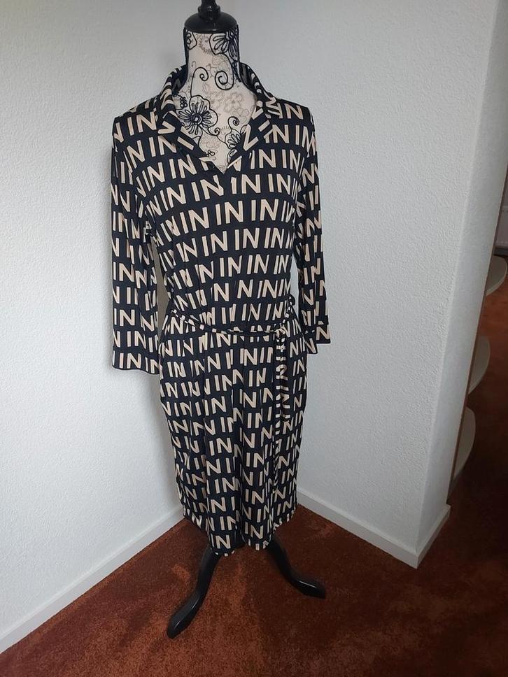 Iz Naiz Jurk Maat L Zwart Beige, Kleding | Dames, Jurken, Zo goed als nieuw, Maat 42/44 (L), Zwart, Knielengte, Ophalen of Verzenden