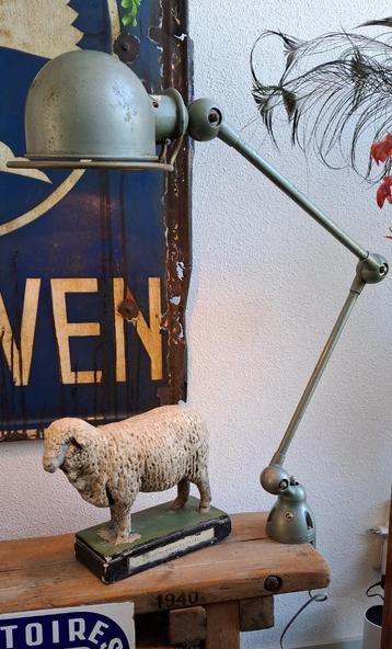 Originele oude 2 arms Jielde industriele met klem en andere beschikbaar voor biedingen