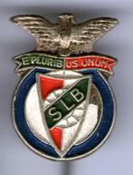 S.L.B. Benfica zilverkleurig voetbalclub speldje ( Z_107 ), Verzamelen, Speldjes, Pins en Buttons, Verzenden, Zo goed als nieuw