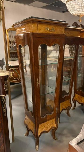 Barok vitrine kast beschikbaar voor biedingen
