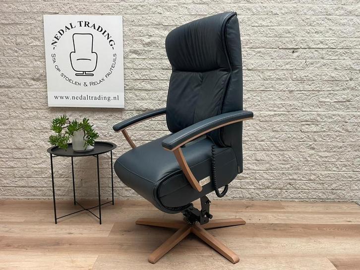 Prominent Stockholm M sta op stoel relax fauteuil ACCU stoel, Huis en Inrichting, Fauteuils, Zo goed als nieuw, Leer, 50 tot 75 cm