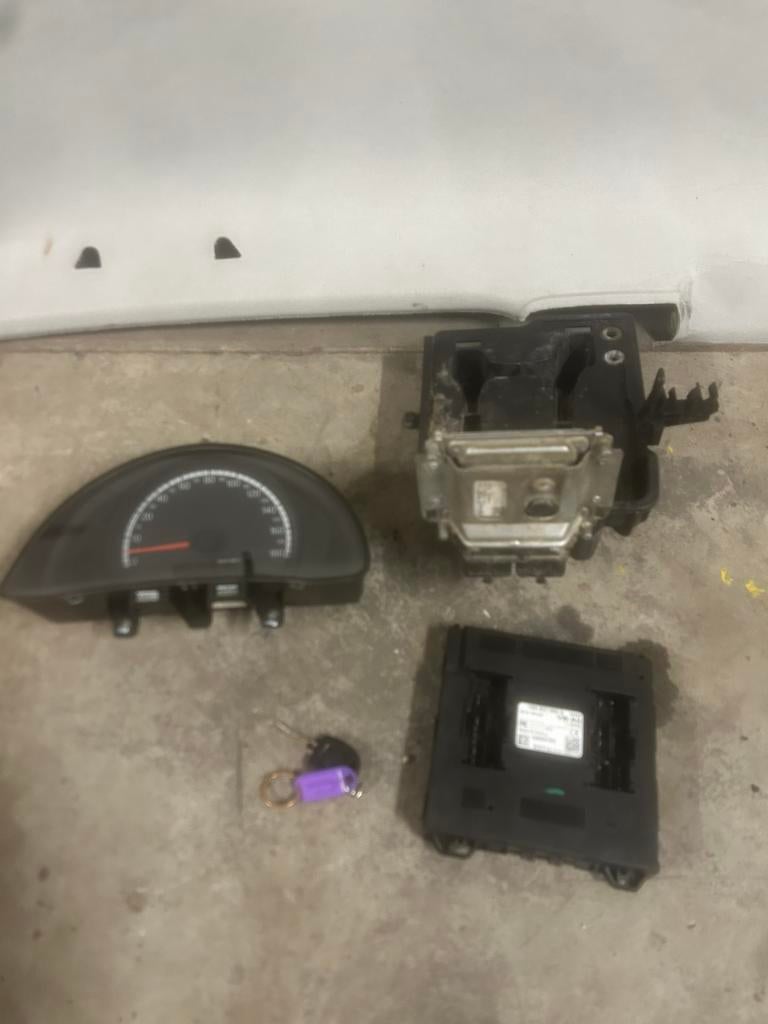Volkswagen Up. Ecu starter set compleet, Ophalen of Verzenden, Volkswagen