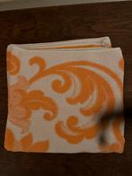 Witte handdoek met oranje bloemen. Nieuw, Huis en Inrichting, Ophalen, Nieuw, Overige kleuren, Handdoek
