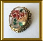 Oude broche: bloemen, reverse carved lucite, Sieraden, Tassen en Uiterlijk, Antieke sieraden, Ophalen of Verzenden, Overige materialen