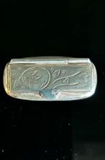Zilveren snuifdoosje met gravure, Antiek en Kunst, Ophalen of Verzenden, Zilver