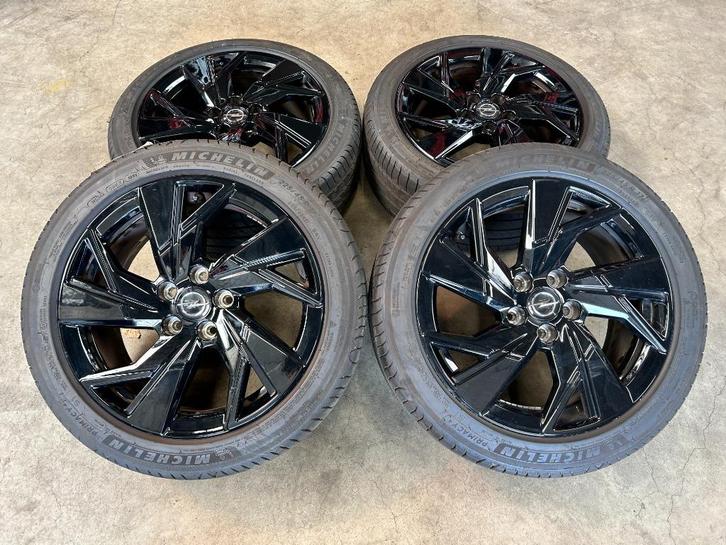 Diversen 17 inch originele velgen + zomerbanden Opel Astra L, Auto-onderdelen, Banden en Velgen, Banden en Velgen, Zomerbanden