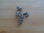 zilveren bloem broche met markasiet steentjes [1045], Sieraden, Tassen en Uiterlijk, Broches, Met kristal, 4 tot 7 cm, Verzenden
