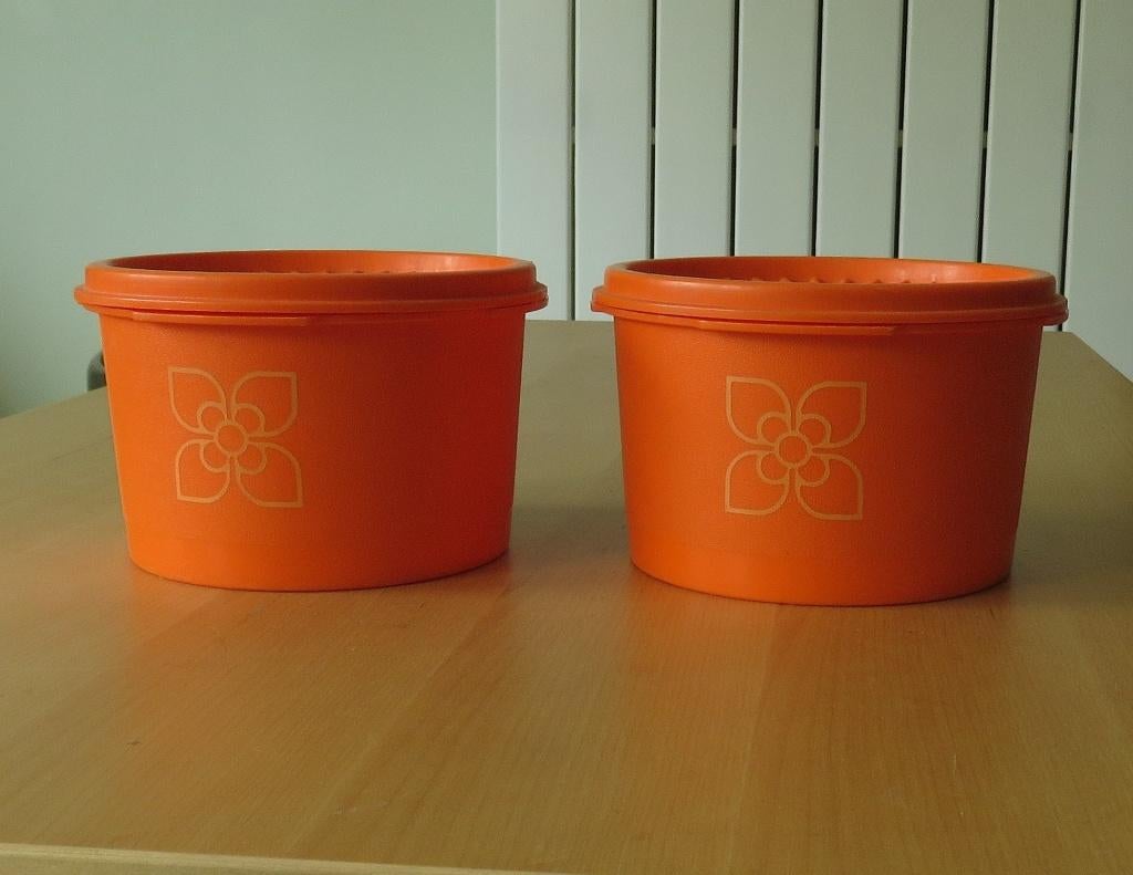 Tupperware 2 Voorraadbussen Oranje Retro / Vintage, Ophalen, Gebruikt, Oranje, Bus of Trommel