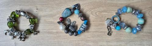 Armbanden met bedels. 3 Stuks. Blauwkleuren., Sieraden, Tassen en Uiterlijk, Armbanden, Zo goed als nieuw, Overige materialen